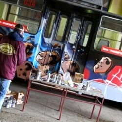 Вчера, 10 апреля, краснодарские граффитисты превратили 2 троллейбуса
